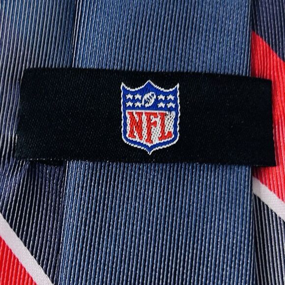 NFL New England Patriots Necktie Tie Geometric Gray Red 57 1/2 x 3 1/2 Polyester - Picture 3 of 3